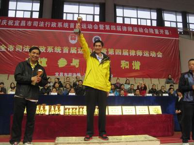 2013年湖北诚昌律师事务所覃栗律师参加司法行政羽毛球单打荣获冠军